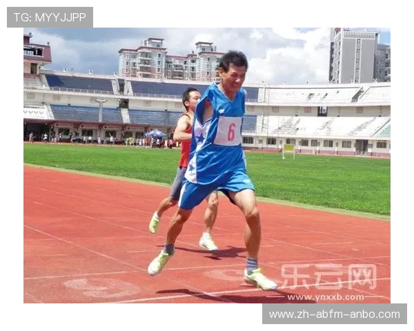 田径女神吴艳妮晒照引关注歪头微笑迷人画面传递积极体育形象